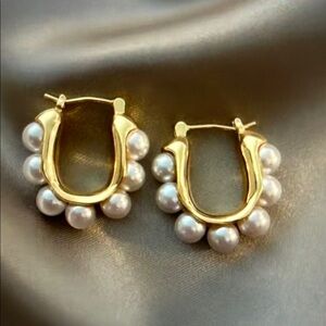 Elegant gold and pearl earrings.
